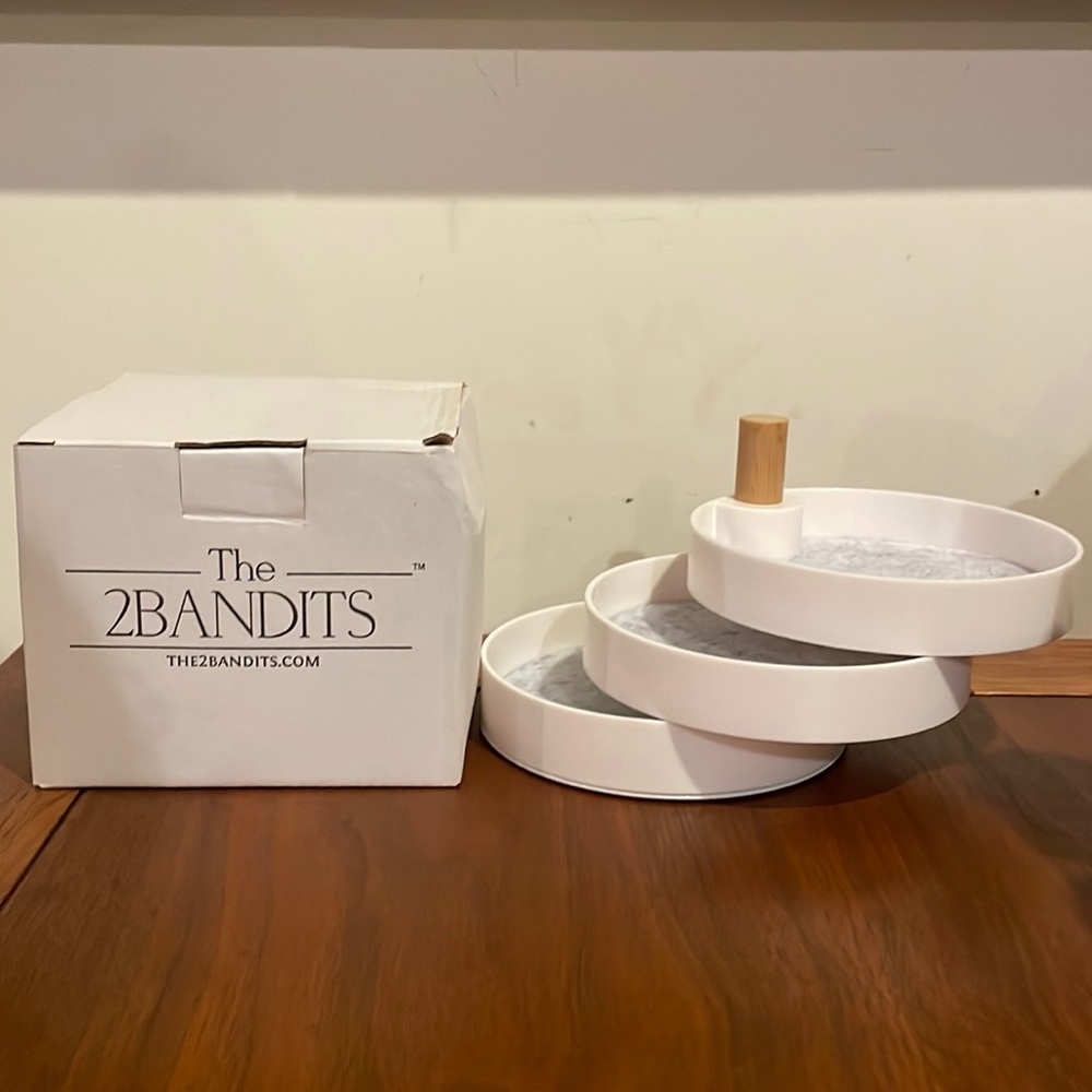 2Bandits catchall tray new in box